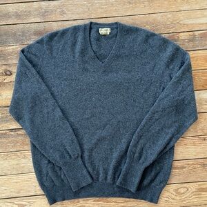 Paul Stuart Dark Gray 100% Cashmere V-Neck Sweater